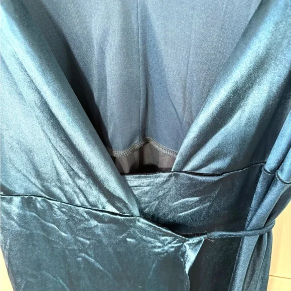 Lulus Blue Satin Wrap Midi Dress NWT Size M - Picture 3 of 10